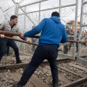 Smashing the fence at the Greek-Macedonian border!