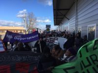 Demo gegen Abschiebungen am Flughafen Schönefeld
